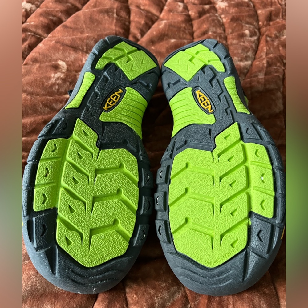 GREAT!!!  KEEN water sandals 6 is the MEN"S size.  WOMEN 8.    It's an 38 EU. - Picture 2 of 4